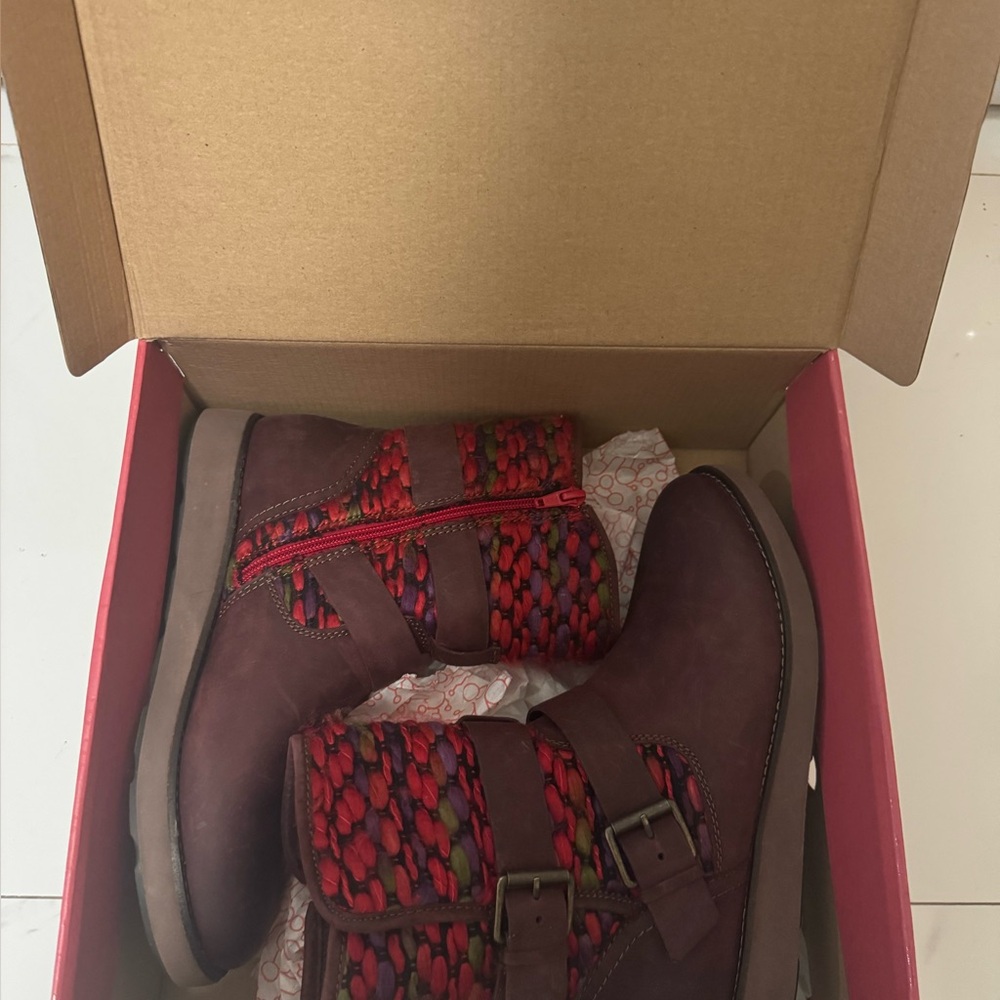 Bionica Women's Purple and Multicolor Winter Boots